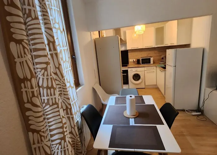 Casa En El Centro De Nyaraló